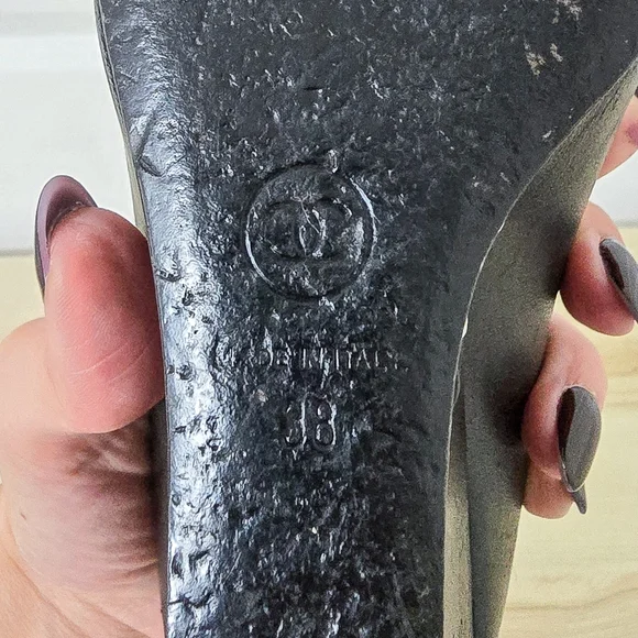 Chanel CC Cap Toe Black Leather Chain Link Wedge Pumps Size EU38/US 7.5-8 - Picture 6 of 16